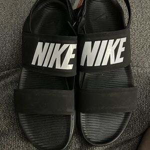 Nike Tanjun Women's Sandals (Black/White) size 9